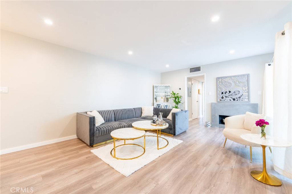 Glendale, CA 91202,1339 N Columbus AVE #214