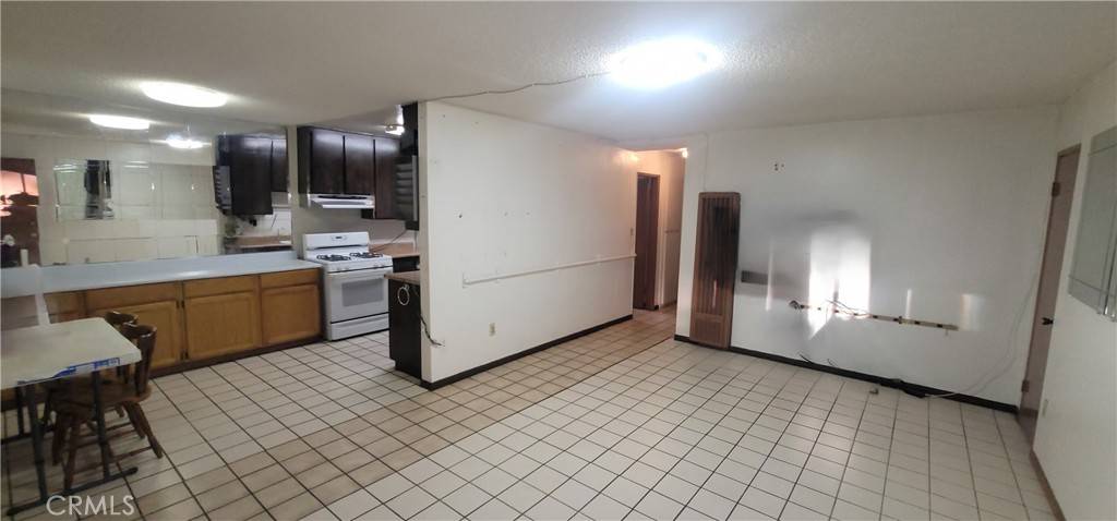 Panorama City, CA 91402,14805 Chase ST #105
