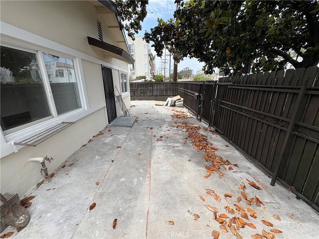 Los Angeles, CA 90006,1103 Hobart BLVD #4
