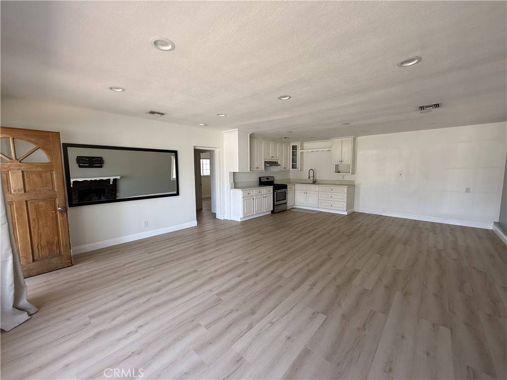 Reseda, CA 91335,7907 Wilbur AVE