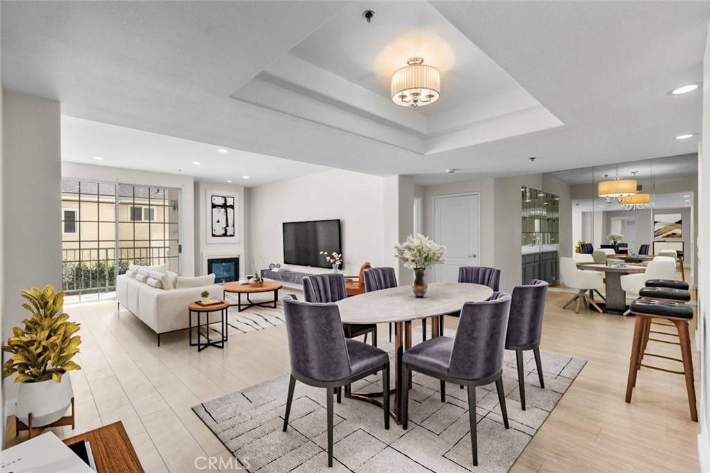 Sherman Oaks, CA 91423,4348 Mammoth AVE #102