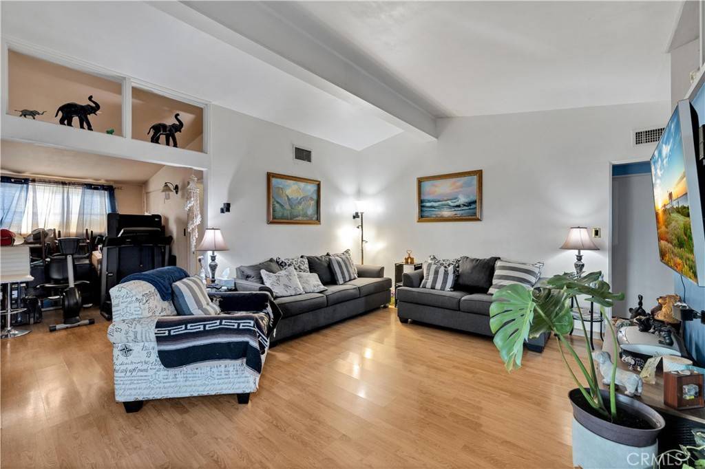 Sylmar, CA 91342,13693 Badger AVE