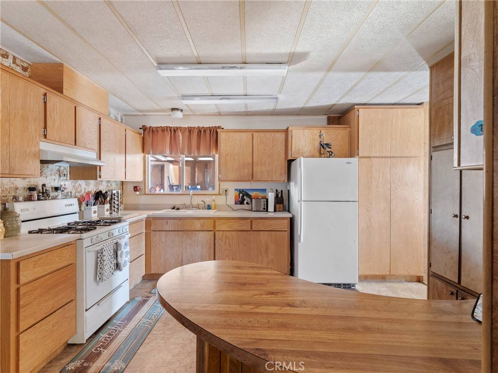 Pinon Hills, CA 92372,10015 Holiday LN