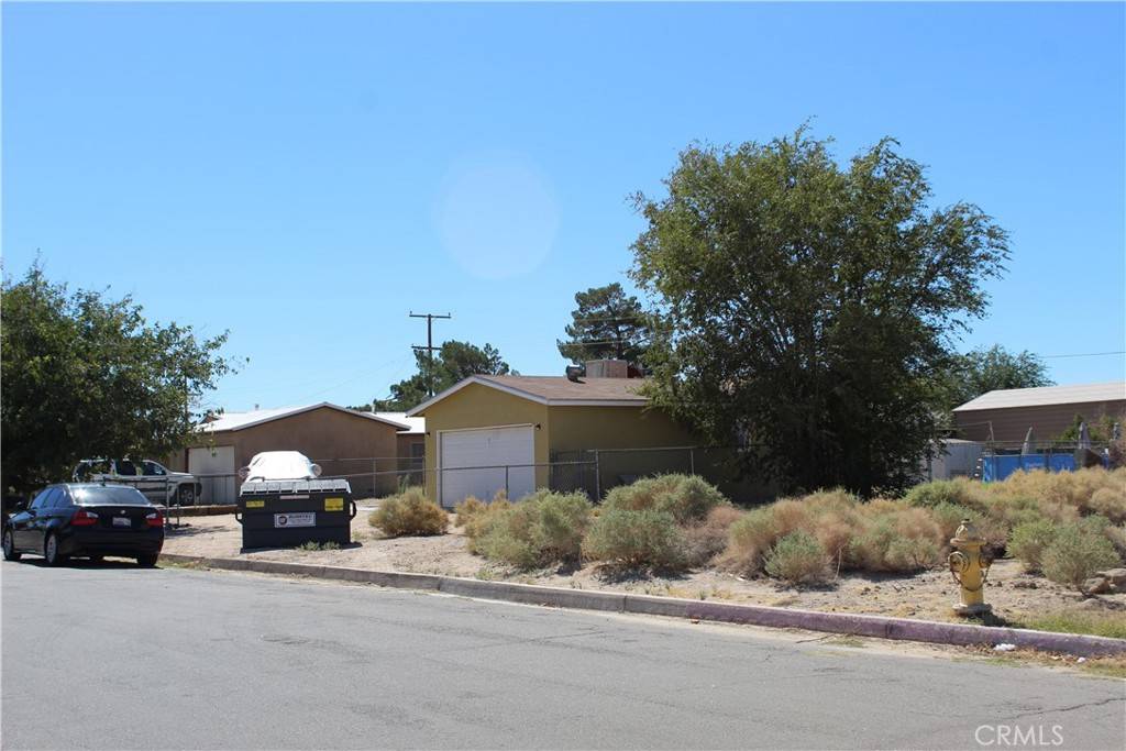 Yermo, CA 92398,11 Dividing Line ST