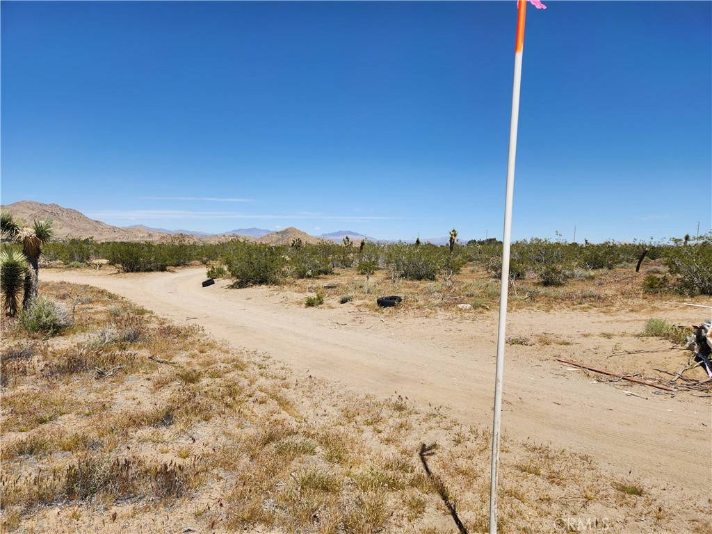 Lucerne Valley, CA 92356,2 AC Foothill RD