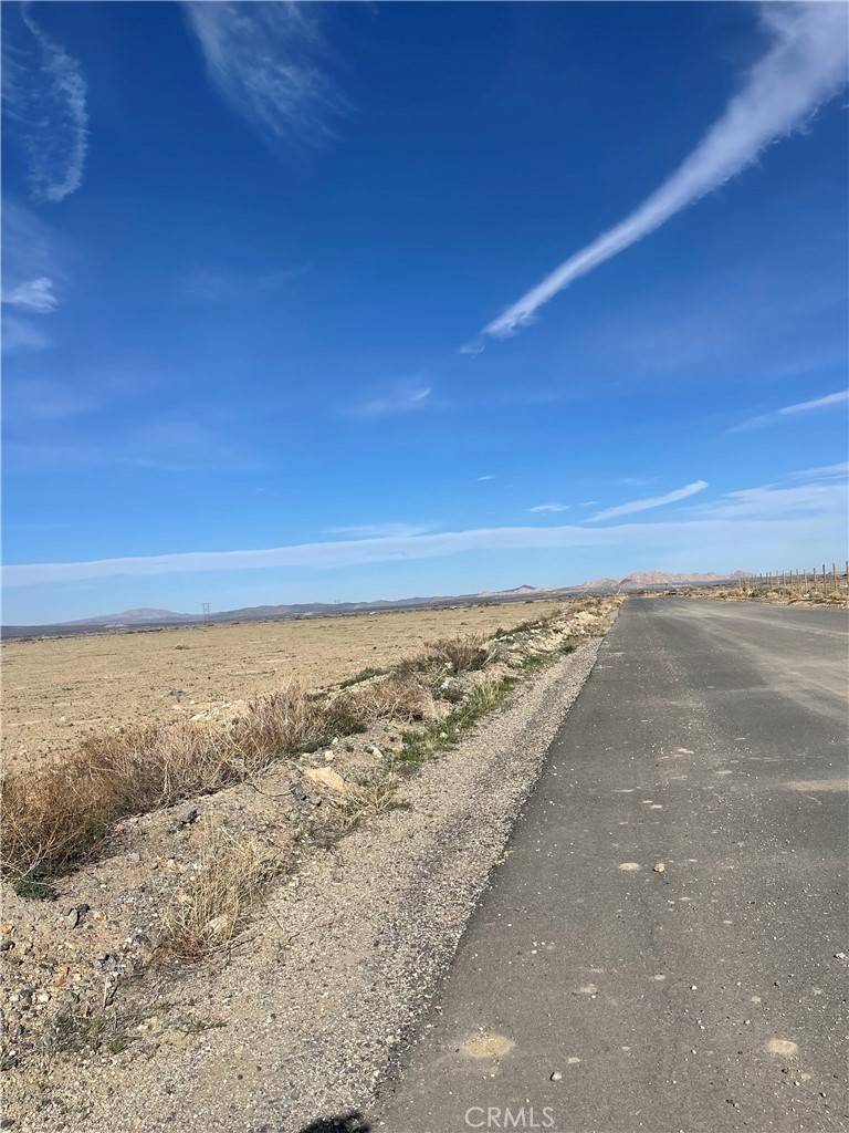 Lucerne Valley, CA 92356,4 Lake ST