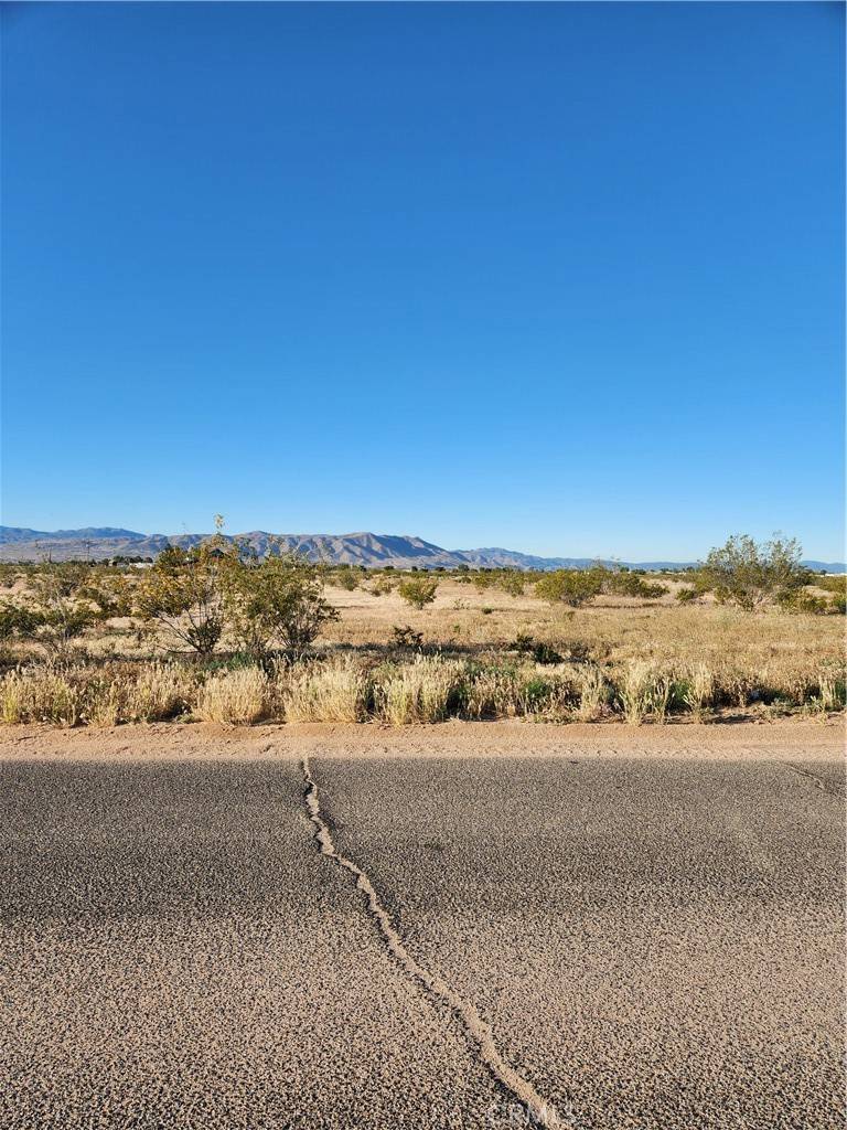 Apple Valley, CA 92308,0 Nomwaket LN
