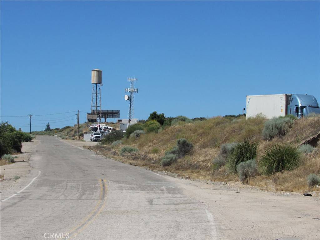 Hesperia, CA 92344,5940 Mariposa RD