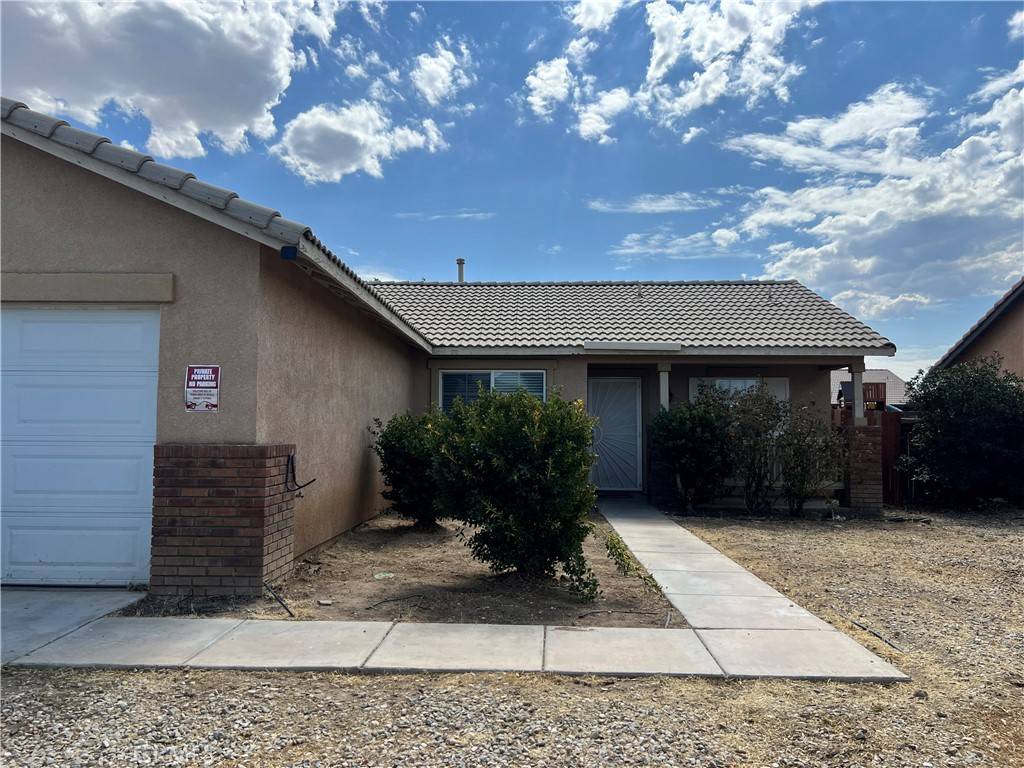 Adelanto, CA 92301,11755 Star ST