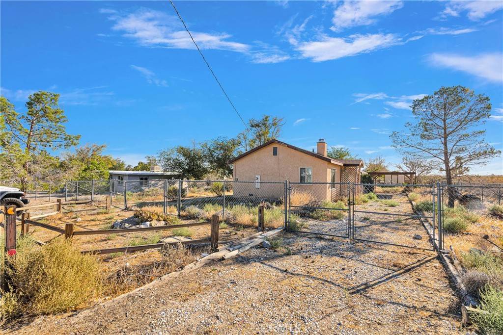 Lucerne Valley, CA 92356,9405 Mesa RD