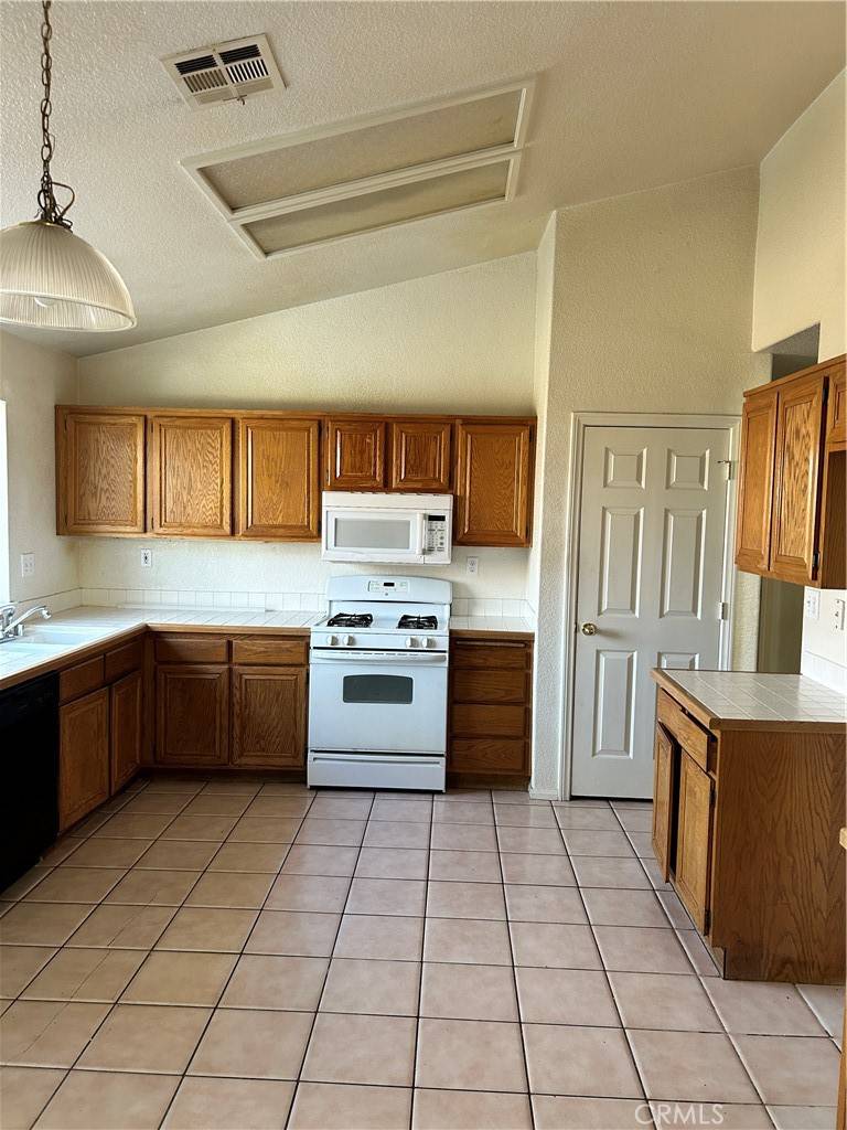 Victorville, CA 92392,13240 Soft Cloud WAY