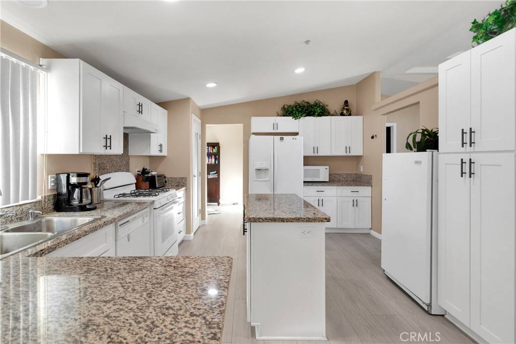 32253 Carnelian RD Lucerne Valley, CA 92356