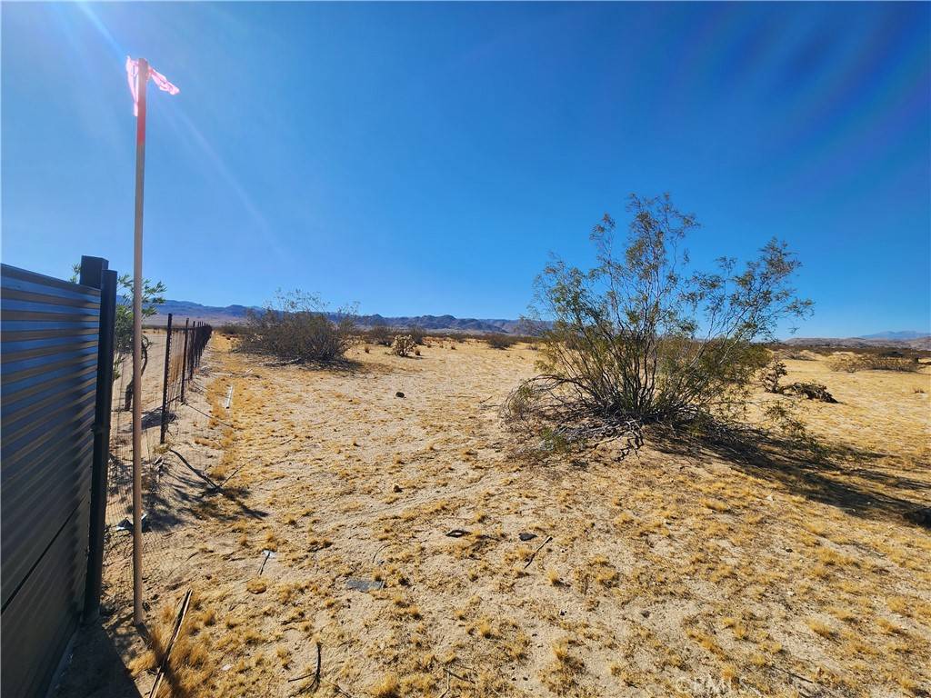 Joshua Tree, CA 92252,2 AC Sunkist RD