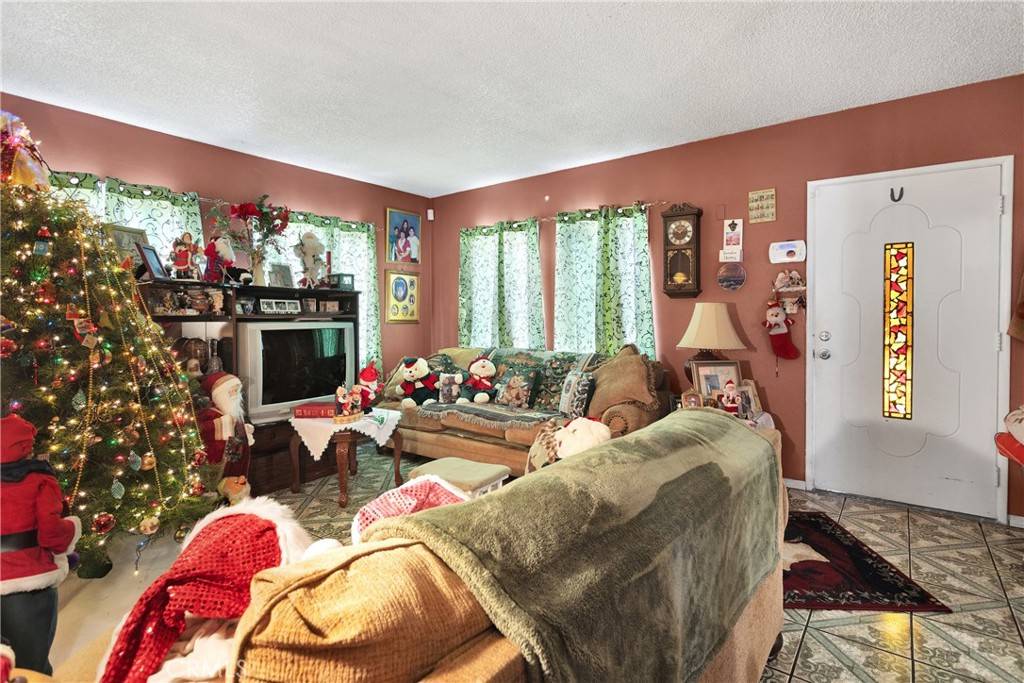 Long Beach, CA 90805,470 E Home ST