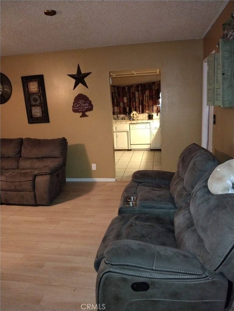 Victorville, CA 92395,16037 Molino DR