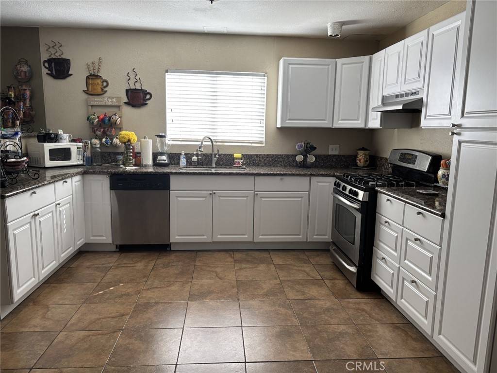 Victorville, CA 92395,15617 La Paz DR