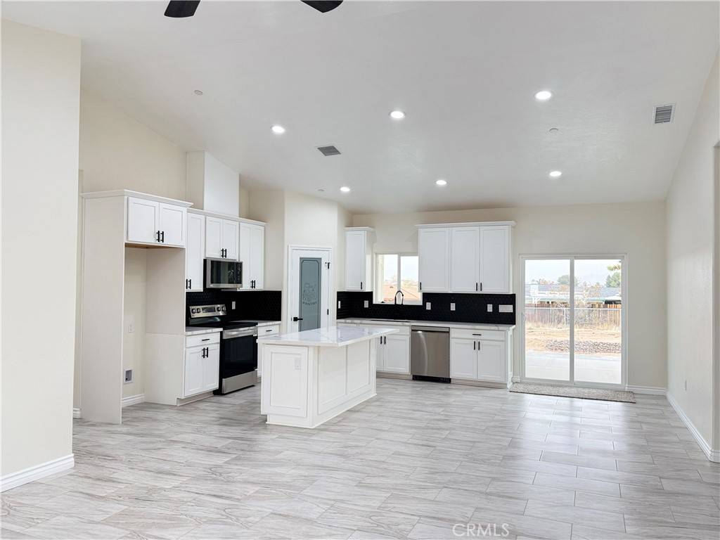 Victorville, CA 92395,16638 Sholic St