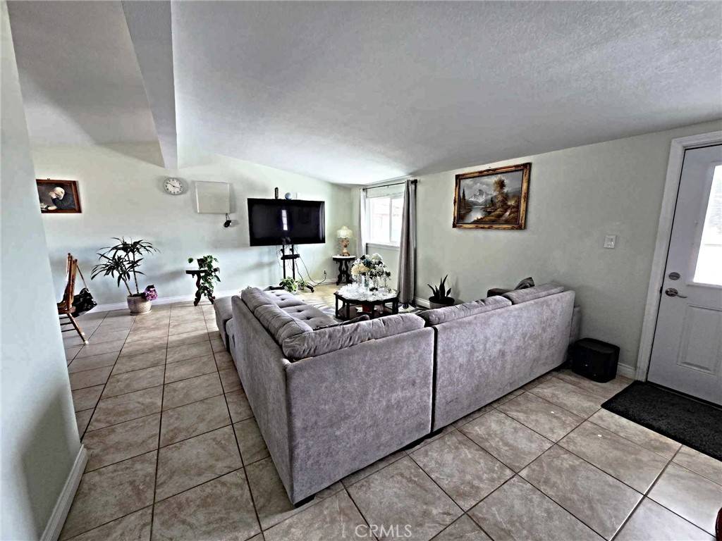 Hesperia, CA 92345,9367 Hickory AVE
