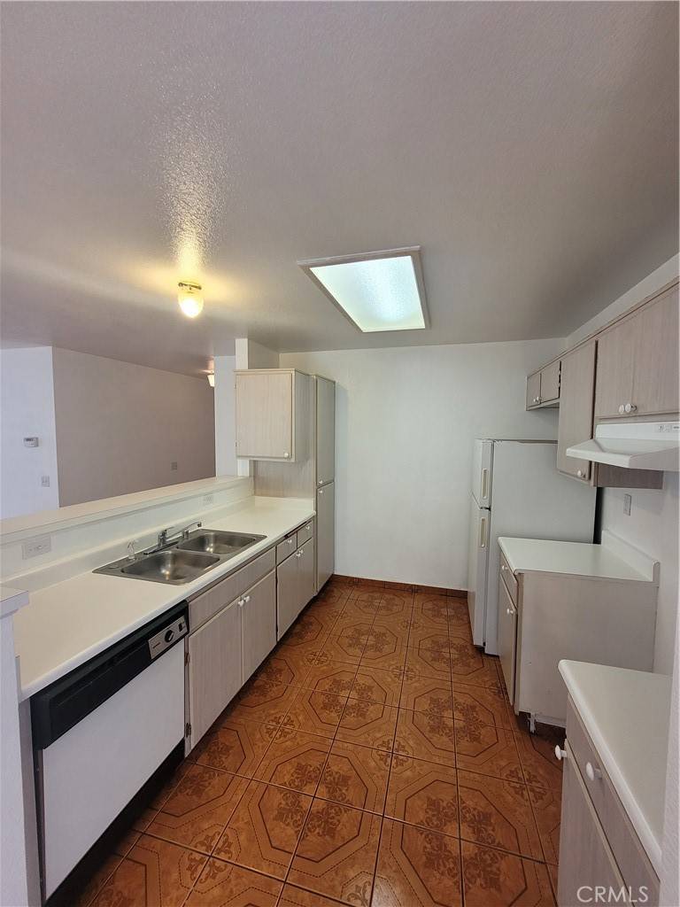 Adelanto, CA 92301,10439 Peach CT