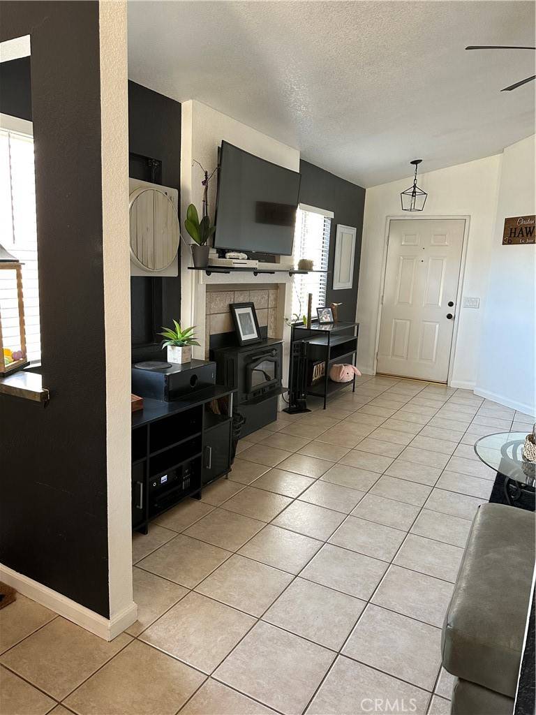 Victorville, CA 92392,13657 Calzado CT