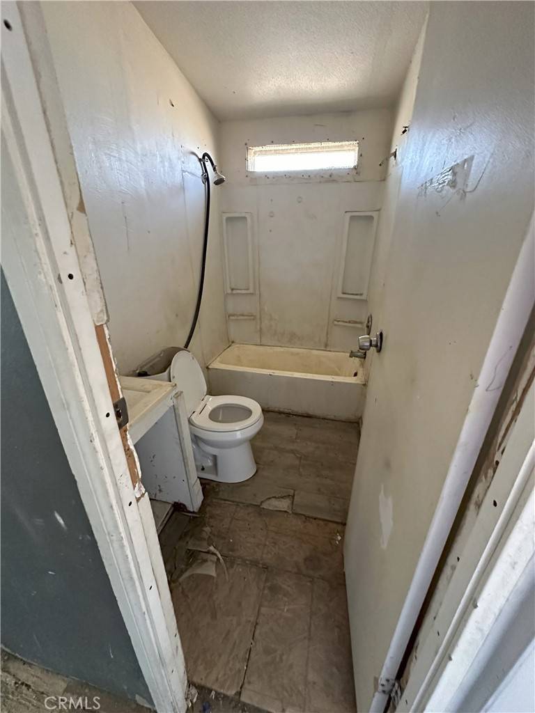 Adelanto, CA 92301,18686 Dancove CT
