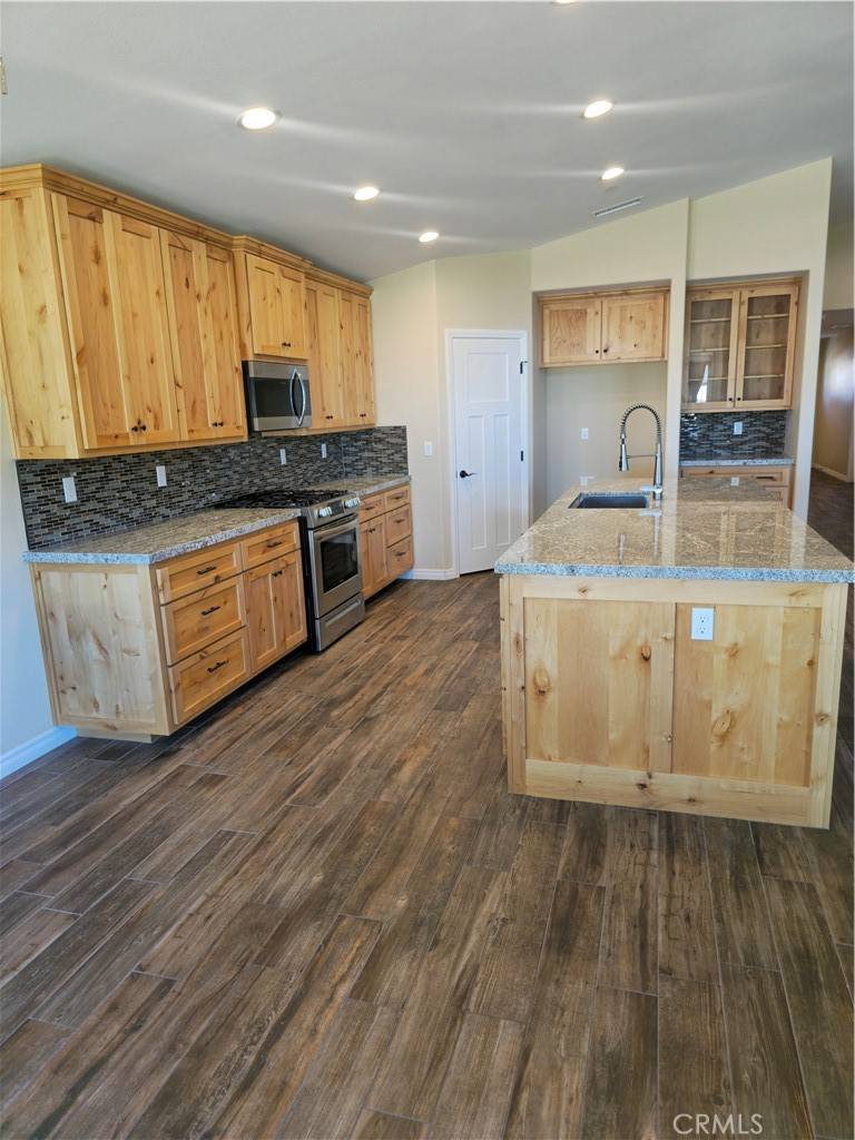Helendale, CA 92342,15070 Shady Elm LN
