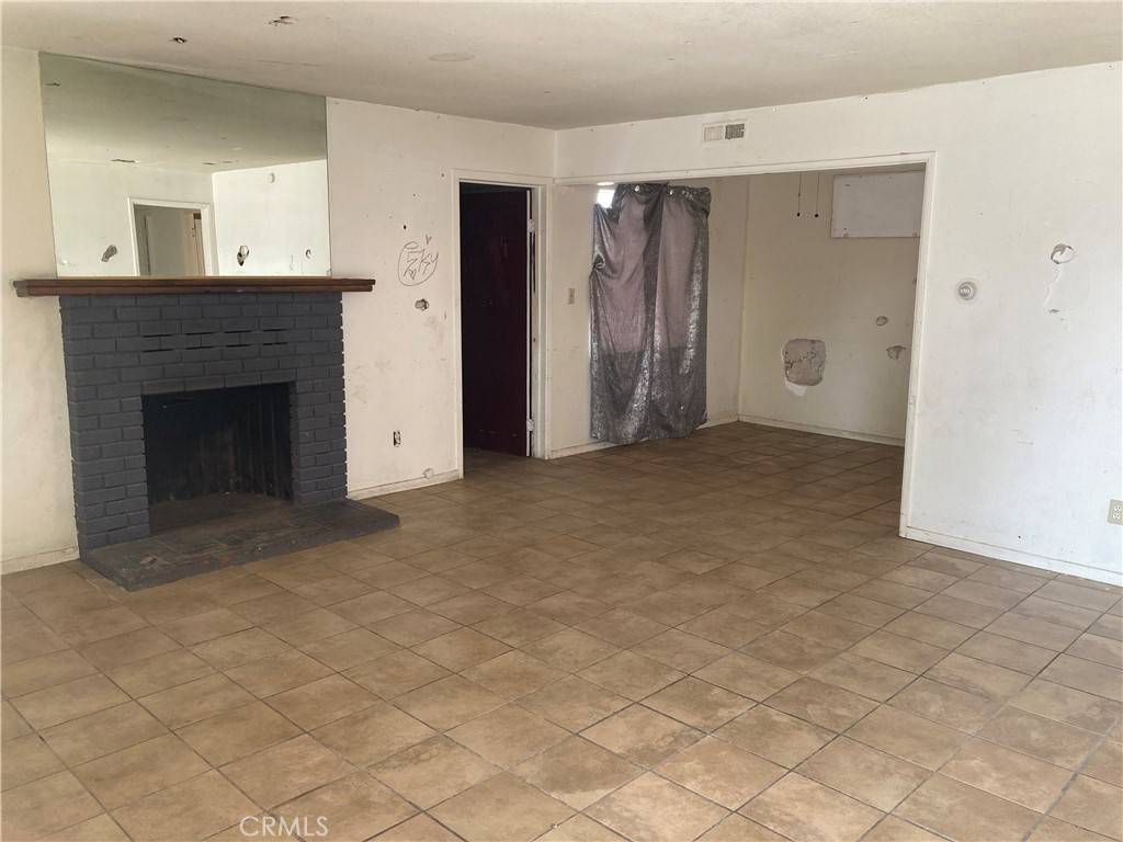 Apple Valley, CA 92307,15374 Erie RD