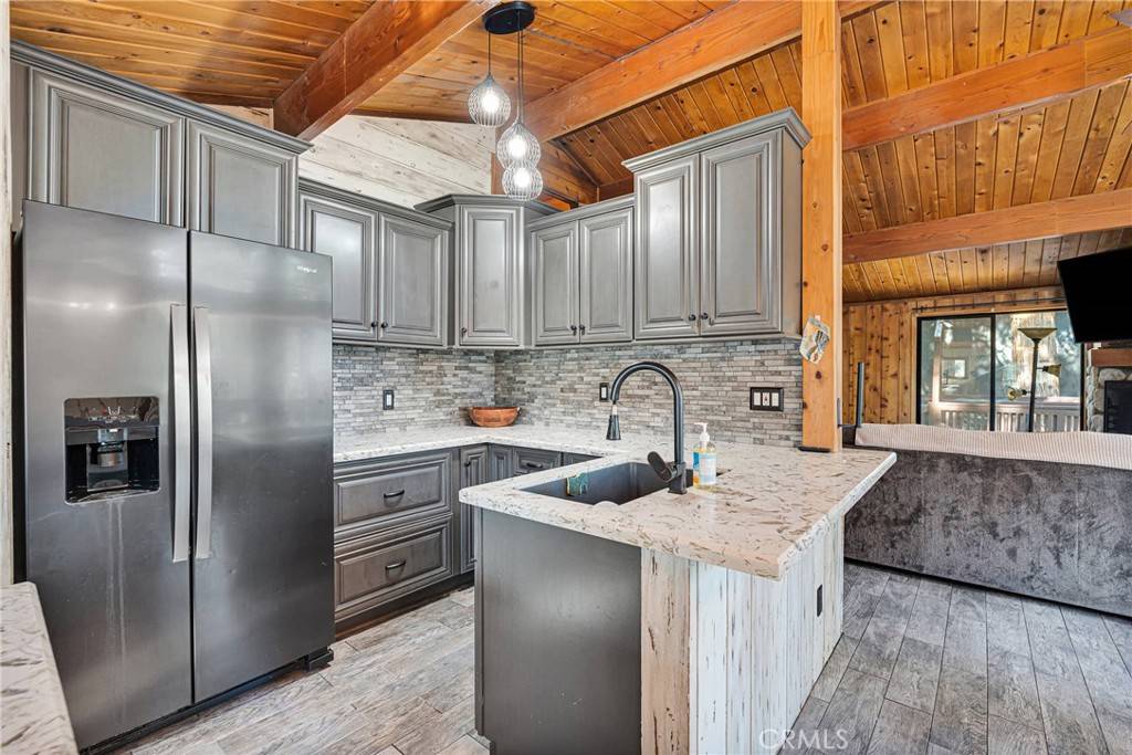 31306 Circle View DR Running Springs, CA 92382