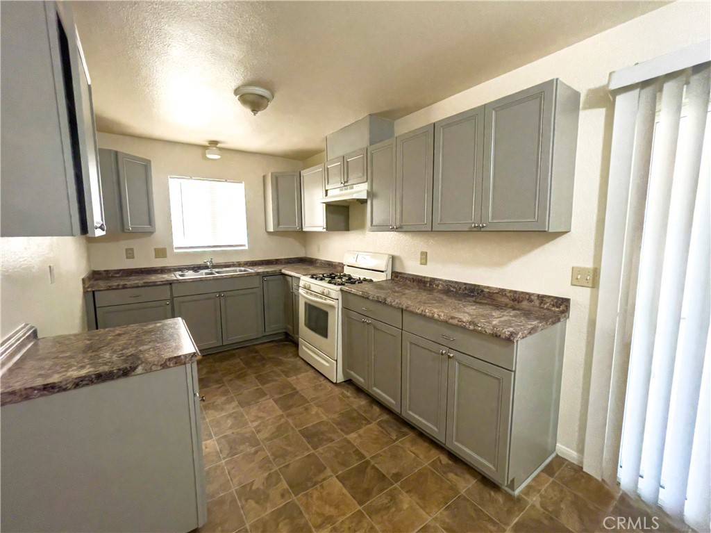 Adelanto, CA 92301,18225 Casaba RD