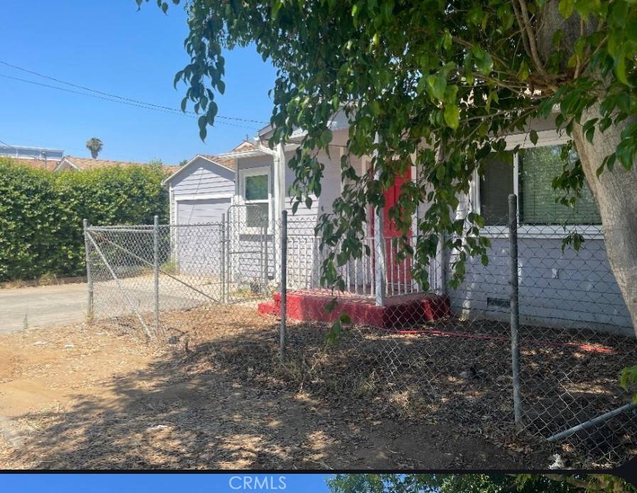 Fallbrook, CA 92028,522 S Pico AVE