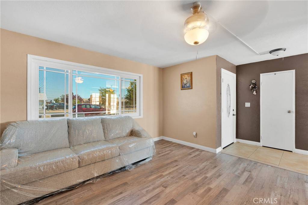 21947 Standing Rock AVE Apple Valley, CA 92307
