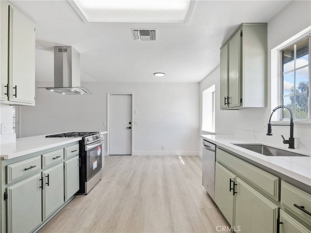 Apple Valley, CA 92308,12596 Sholic RD