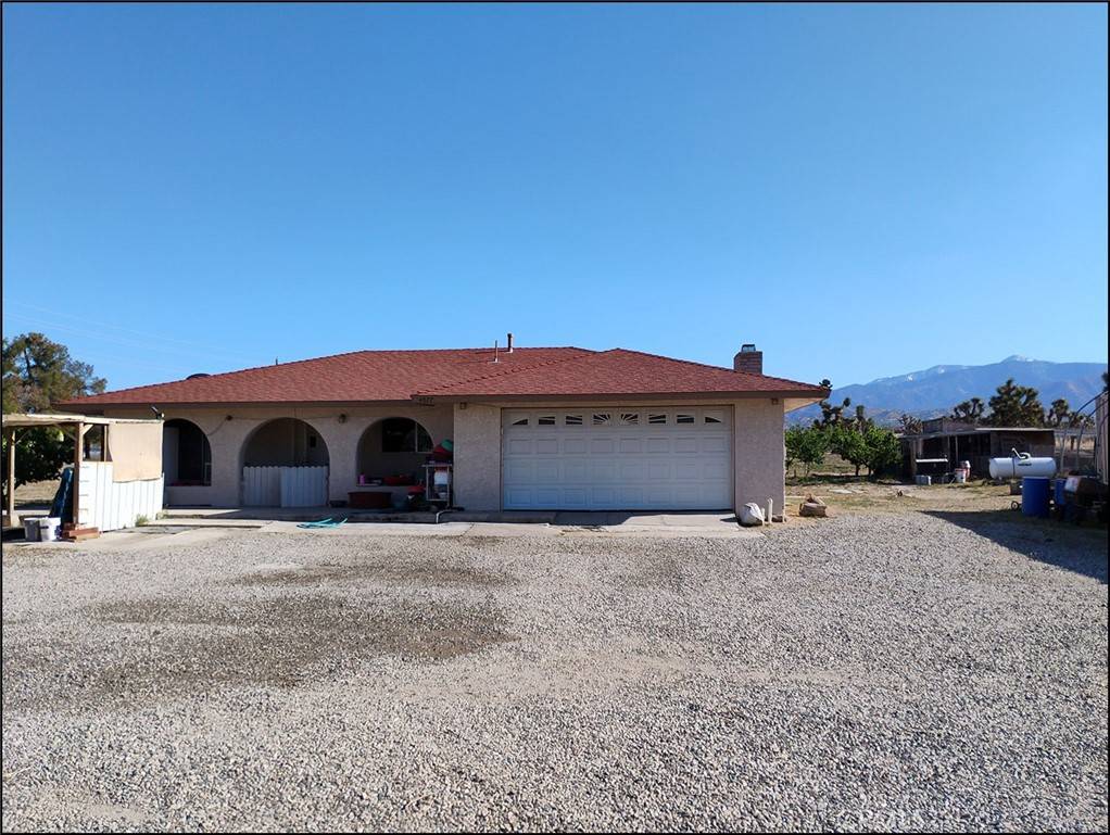 4077 Amador RD Phelan, CA 92371
