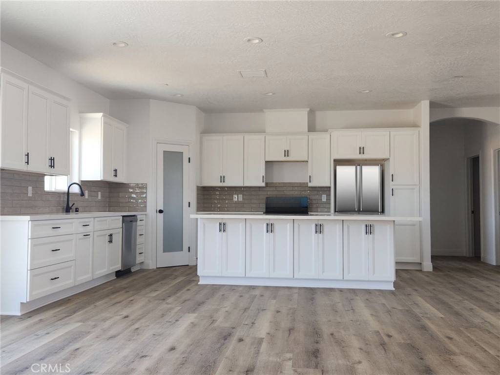Apple Valley, CA 92307,21053 Huasna RD