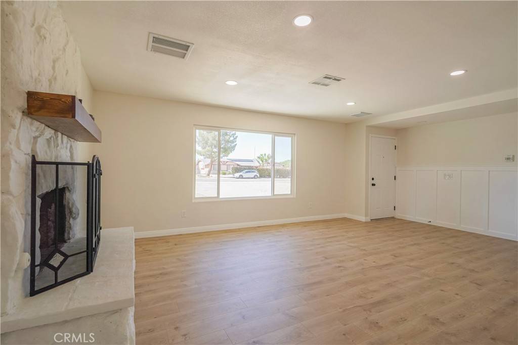 Apple Valley, CA 92308,21211 VALENCIA ST