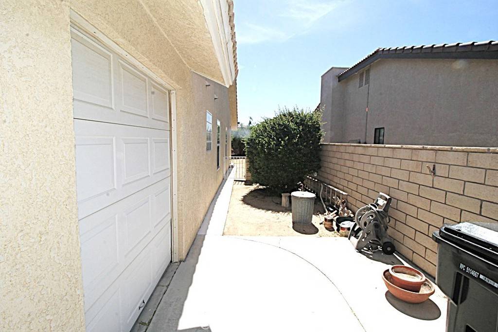 Helendale, CA 92342,27241 Silver Lakes