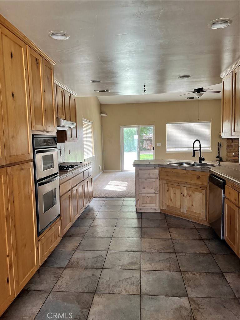 Victorville, CA 92395,13060 Meteor DR