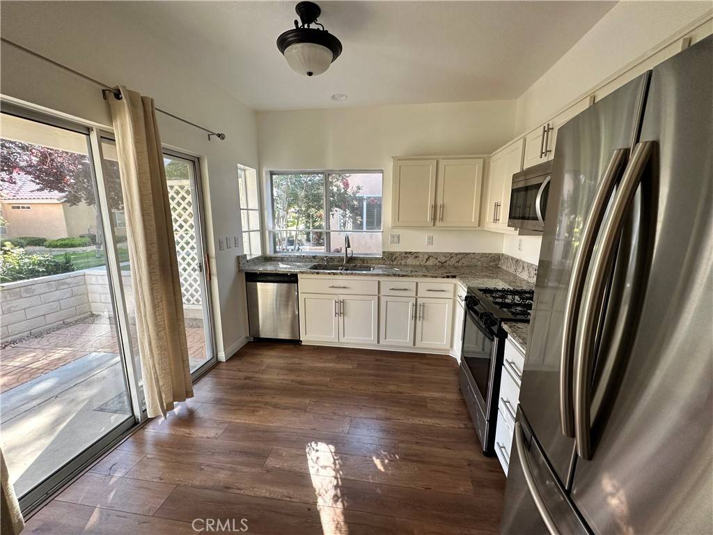 19014 Primrose LN Apple Valley, CA 92308
