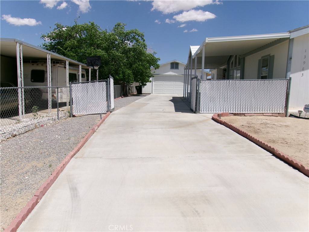 Victorville, CA 92395,13983 silver lake pl