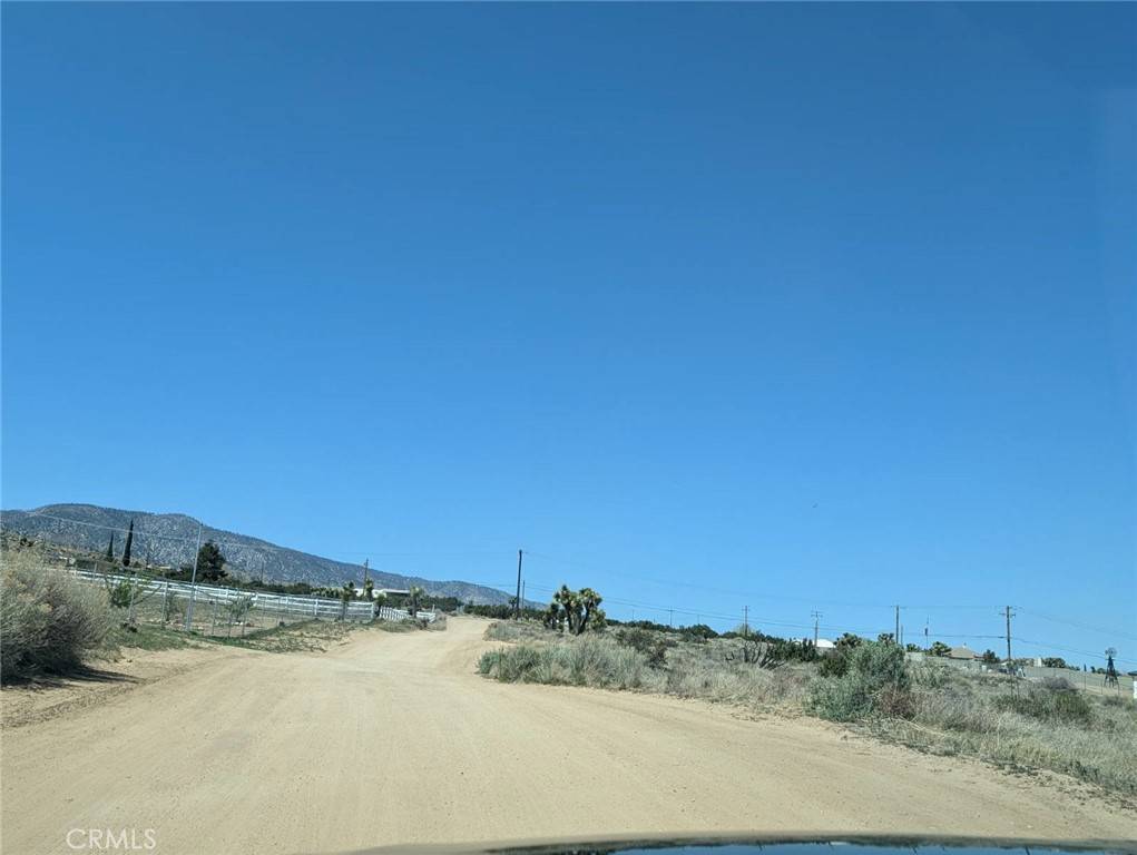0 Sundown DR Phelan, CA 92371