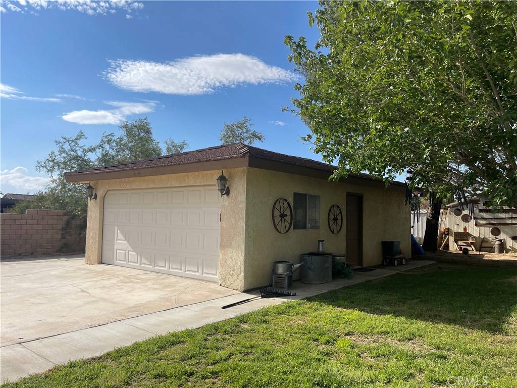Apple Valley, CA 92307,18428 Siskiyou RD