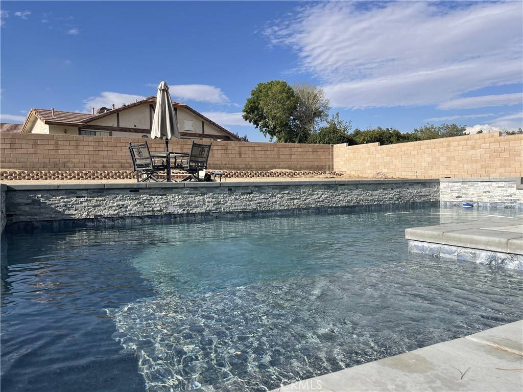 Apple Valley, CA 92307,18428 Siskiyou RD