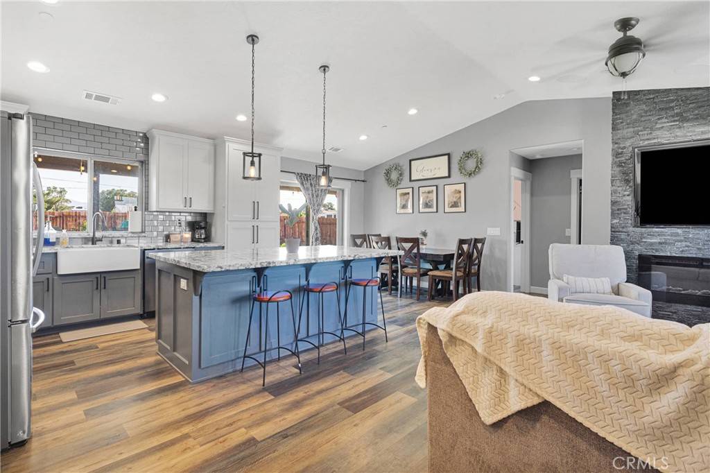 10727 Manhasset RD Apple Valley, CA 92308
