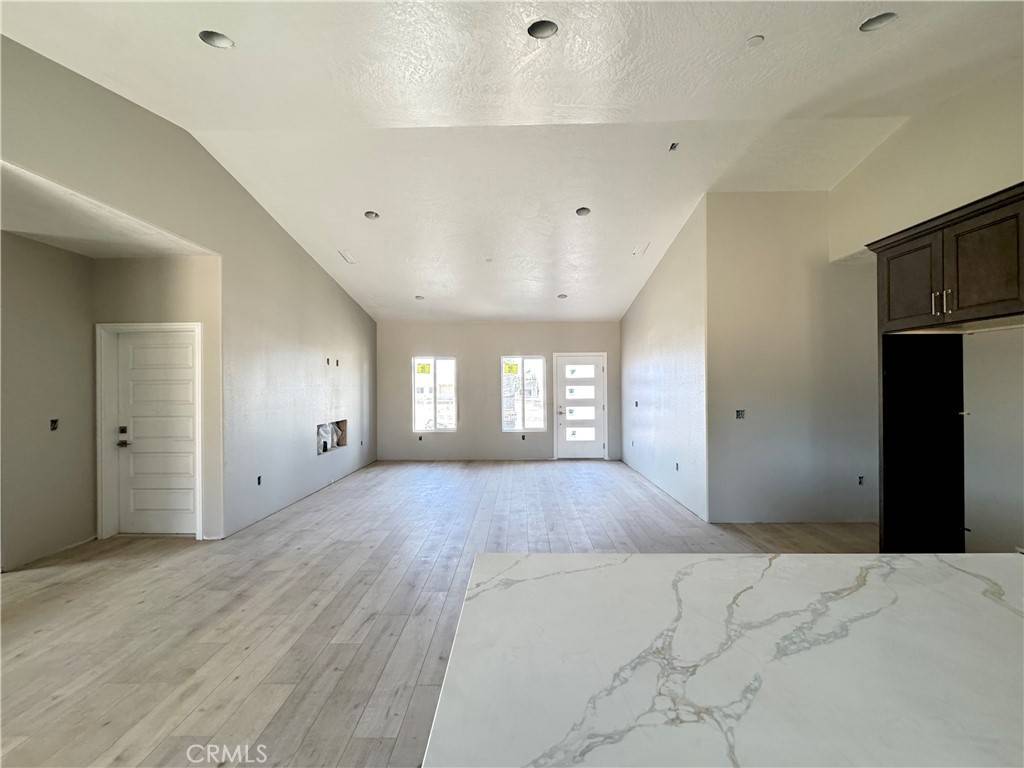 Hesperia, CA 92345,14549 Live Oak St