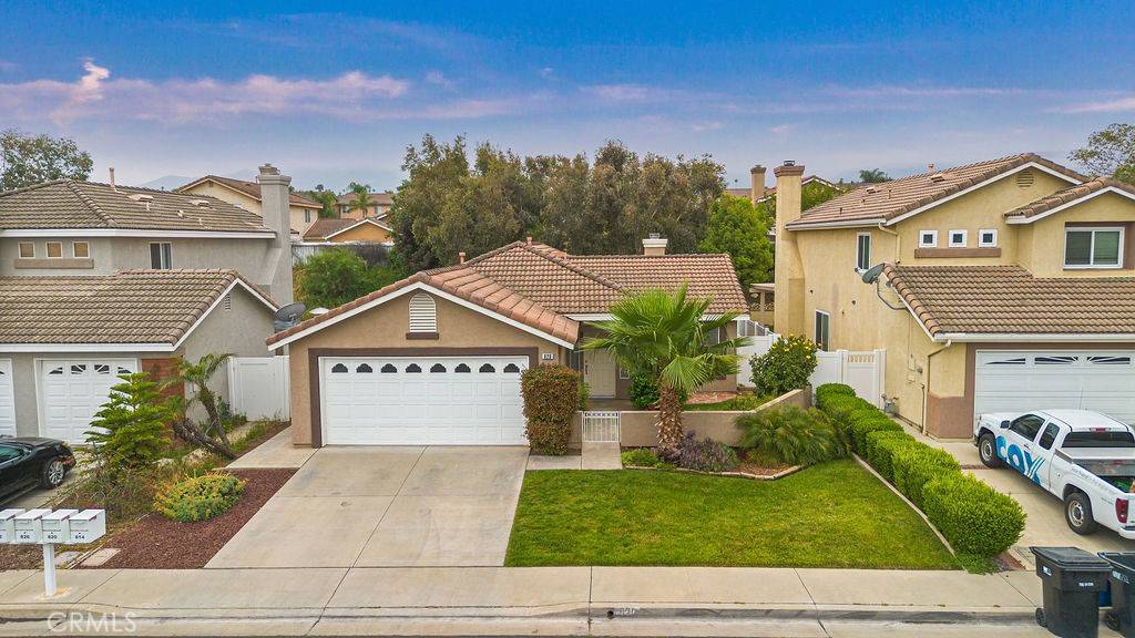 Corona, CA 92881,820 Autumn LN