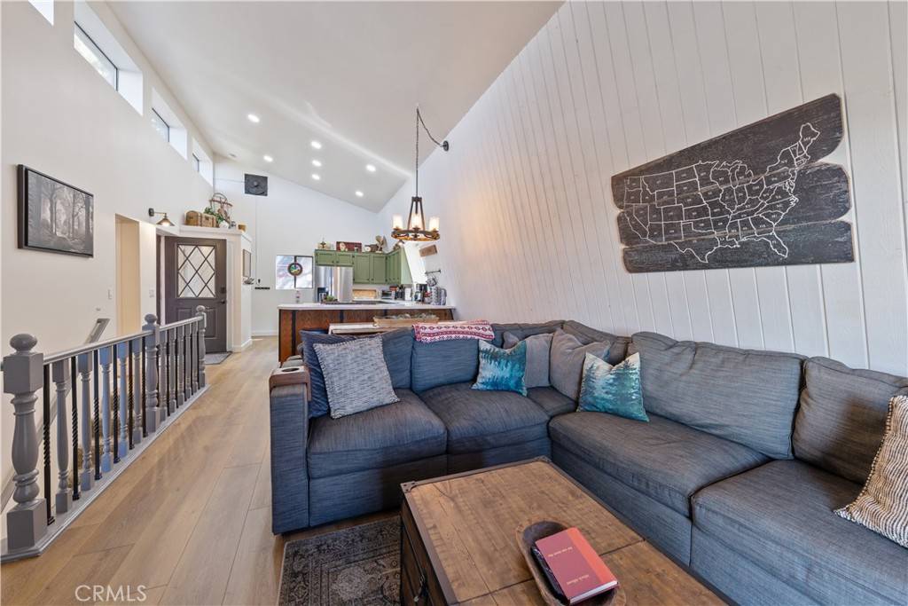 30897 Glen Oak DR Running Springs, CA 92382