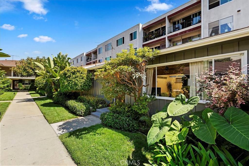 Long Beach, CA 90814,374 Carroll Park E #3