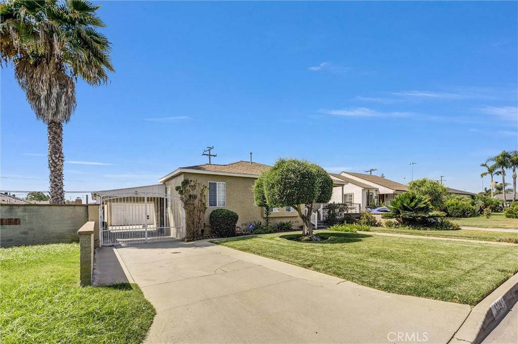 Downey, CA 90241,8224 Arnett ST