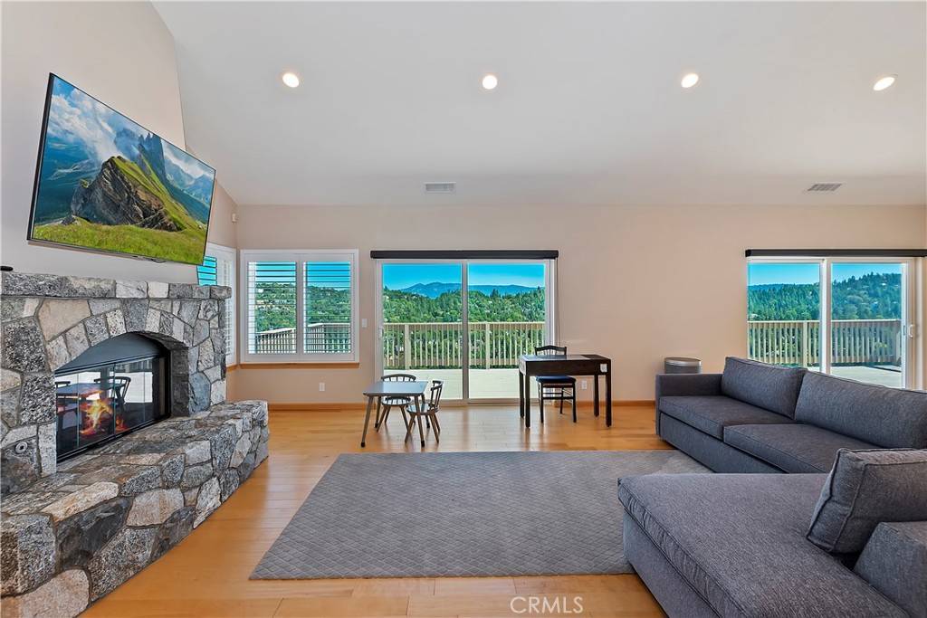Lake Arrowhead, CA 92352,1015 Marin LN