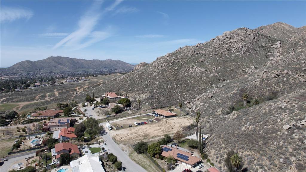 Moreno Valley, CA 92557,0 Fran  Lou